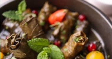 طريقة عمل طاجن ورق العنب بالكوارع.. مثالى للأيام الباردة 