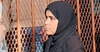 المتهمة بقتل عروس بورسعيد تظهر بملامح متوترة فى أولى جلسات المحاكمة.. صور