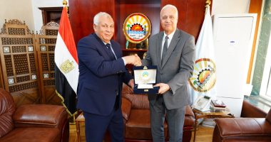 محافظ مطروح يبحث مع رئيس جامعة العلمين الدولية تعزيز التعاون ودعم القطاع الطبي