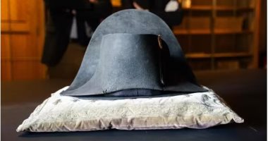 بعد مرور أكثر من قرن.. عرض قبعة نابليون بمتحف كوندى الفرنسى