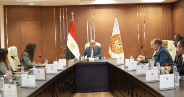 وزير العمل يبحث مع شركات توصيل الطلبات آليات توسيع مظلة الحماية الاجتماعية