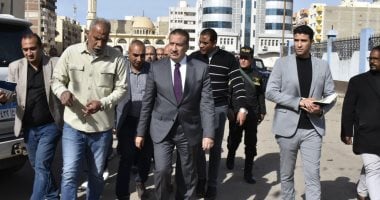 محافظ بورسعيد يقرر خصم مليون جنيه من شركة النظافة لسوء مستوى الخدمة.. صور