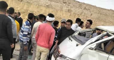 مصرع وإصابة 10 أشخاص فى حادث انقلاب ميكروباص بالطريق الأوسطى