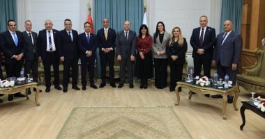 محافظ الجيزة يستقبل عددا من أعضاء مجلسى النواب والشيوخ للتهنئة بالعيد القومى