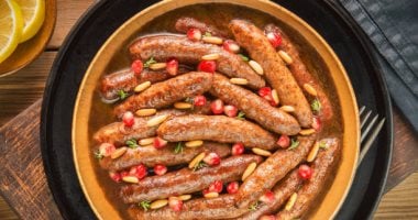 طريقة عمل السجق البلدي بدبس الرمان.. بنكهة مختلفة ومميزة 