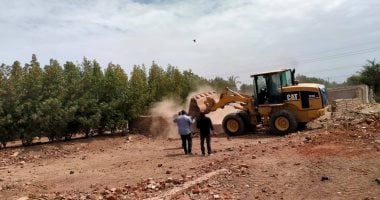 إزالة 20 حالة تعدي بالبناء المخالف بحملات في مدينة الطود.. صور