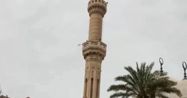 تدخل عاجل لإصلاح أعلى مئذنة جامع البحر بدمياط بعد تأثرها بسوء الأحوال الجوية