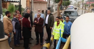 بعد أمطار أمس.. سيارات شفط المياه تواصل عملها بشوارع مدينة بنى سويف