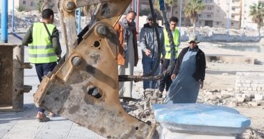 تطوير الكورنيش الشرقى بمدينة مرسى مطروح.. التوسع في رصف الطرق الداخلية ومد شبكات المرافق.. المدينة تشهد أعمال تطوير وتنفيذ شبكات طرق ومحاور جديدة.. ربط الطريق الداخلية بالسريعة ومناطق المشروعات السياحية