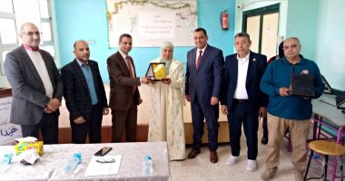 وكيل تعليم كفر الشيخ يكرم 22 مديرة مدرسة بإدارة الرياض فى الاحتفالية بعيد الأم