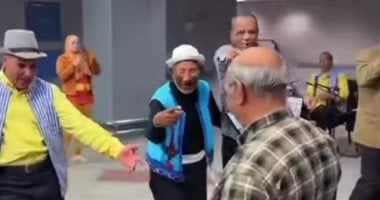 فرقة السمسمية بمكتبة مصر العامة بالإسماعيلية تقدم عرضًا فنيًا بمحطة مترو إمبابة