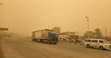 رغم حجب الرؤية.. انتظام حركة المرور على الطرق الرئيسية والفرعية للإسماعيلية 