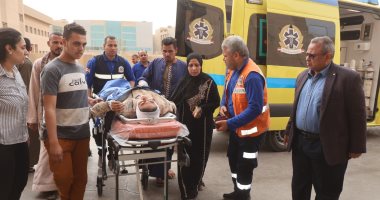 سكرتير محافظة سوهاج يتفقد حالة مصابى حادث جرجا بالمستشفى الجامعى بالكوامل
