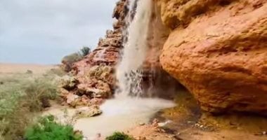 أمطار الخير تعم مطروح.. مشاهد رائعة لتدفق المياه وانحدارها من الجبال فى شلالات.. حصاد مئات آلاف الأمتار من المياه.. وأجهزة المحافظة تحتوى آثار الأمطار وإزالة تراكمها من الشوارع والطرق السريعة.. صور