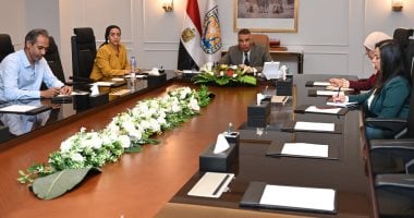 محافظ جنوب سيناء يعقد اجتماعا مع رؤساء المدن لمتابعة الملفات الحيوية وخطط التنمية