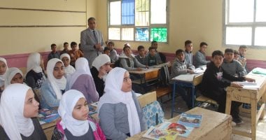 فى جولة مفاجئة بأطفيح.. مدير تعليم الجيزة يستبعد مدير مدرسة لتقصيره بالعمل