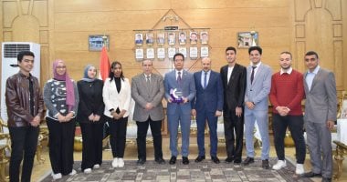 رئيس جامعة بنها يكرم طلاب علوم بنها الفائزين بالمركز الثاني فى مؤتمر ومعرض "مصر للطاقة للمهنيين الشباب"