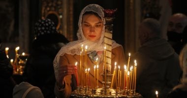 كنائس أوكرانيا تتزين بالشموع احتفالا بأحد السعف  