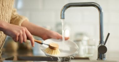 7 مهام تنظيف يومية بسيطة تحفاظ على بيتك مرتب دائمًا.. حتى لو مشغولة 