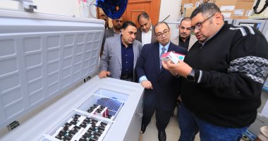 رئيس جامعة كفر الشيخ يتفقد وحدة الفيروسات ضمن مبادرة الاكتشاف المبكر للأمراض