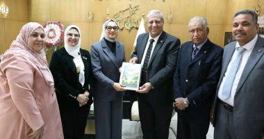 محافظ الوادي الجديد تُكرّم أعضاء قافلة جامعة الأزهر التنموية على جهودها