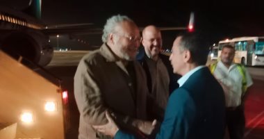 محافظ أسوان يستقبل الملك أحمد فؤاد الثانى بالمطار