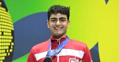 وزير الرياضة يهنئ عبد الرحمن طلبة بفضية سلاح الشيش فى بطولة العالم