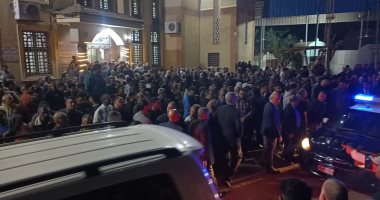 المئات يشيعون جثمان المهندس المصري ضحية تداعيات الحرب على إيران.. صور