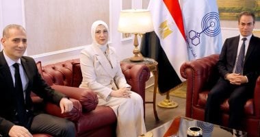 الكاتب أحمد المسلماني رئيس الهيئة الوطنية للإعلام والدكتورة لمياء سمير 