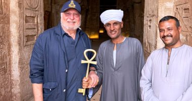 الملك أحمد فؤاد الثانى يزور معبد أبوسمبل فى جولة سياحية