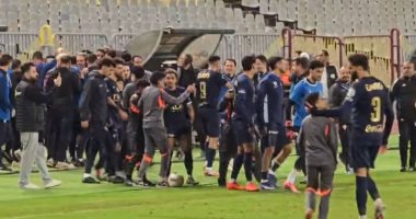 شاهد أحضان واحتفالات لاعبى الزمالك بعد الفوز على المصرى البورسعيدى