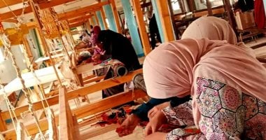 ضمن فعاليات علمنى حرفة لتدريب الفتيات.. الوادى الجديد تعيد أحياء موروث صناعة السجاد اليدوى.. استغلال ورش قلاع صناعة السجاد بالقرى.. وتدريب احترافى على صناعة الكليم لحماية الحرفة من الاندثار.. صور