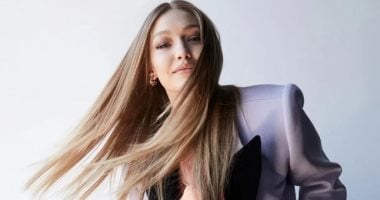 جيجى حديد تكسر الصمت للرد على ربط اسمها وشقيقتها بقضية جيفرى إبستين