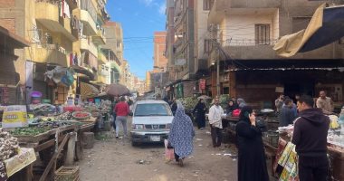 ممر آمن ورفع الإشغالات بسوق كفر البدماص بالمنصورة لتسهيل دخول سيارات الطوارئ