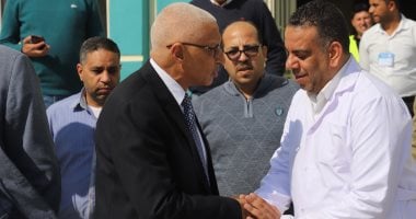 محافظ شمال سيناء يتفقد مستشفى العريش العام ويوجه برفع كفاءة الخدمات الطبية.. صور