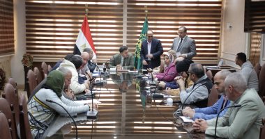 محافظ القليوبية يبحث طلبات مواطنى مدن بنها وكفر شكر وطوخ وقها
