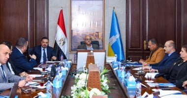 محافظ الإسكندرية يبحث تذليل معوقات الأندية الشعبية