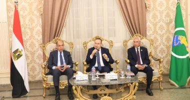 وزير التعليم العالى يلتقى محافظ المنيا ورئيس جامعة المنيا بديوان عام المحافظة