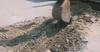 محافظ الشرقية يوجه برفع كفاءة طريق الزهراء - كفر أباظة بطول 4 كم