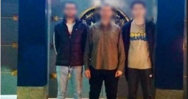 المتهمون عقب إلقاء القبض عليهم