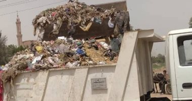 رفع 100 طن قمامة ومخلفات وأتربة بـ 5 قرى فى مركز سوهاج