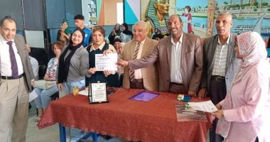 لأول مرة بالأقصر.. منح طلاب الثانوية العامة شهادات معتمدة فى مجال الذكاء الاصطناعى.. صور