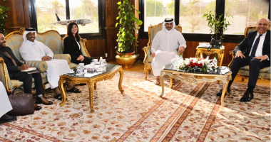 وزير الطيران يبحث مع مستثمرين قطريين إنشاء مصنع وقود طائرات مستدام فى مصر