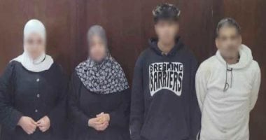 المتهمون عقب إلقاء القبض عليهم