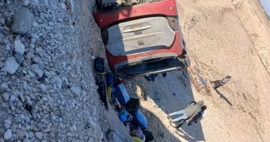 انقلاب أتوبيس على الطريق الصحراوي قنا _ سوهاج