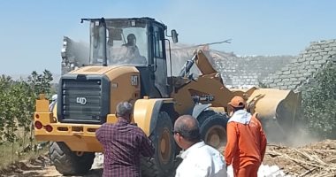 إزالة 22 حالة تعدى واسترداد 6290 متر من أراضي الدولة والزراعة بقنا