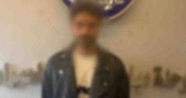 ضبط "موديل" شهير بتهمة التشهير بطالبة في الخارج بسبب انتقاد رموز دينية