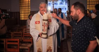 أجراس الكاتدرائية الأسقفية تدق وتعلن بدء قداس عيد القيامة