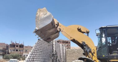محافظ سوهاج يوجه بإزالة فورية لمنزل مبنى بالبلوك بدون ترخيص فى حى الكوثر