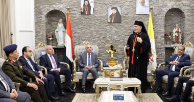 محافظ الإسماعيلية يزور كنائس المحافظة للتهنئة بعيد القيامة المجيد